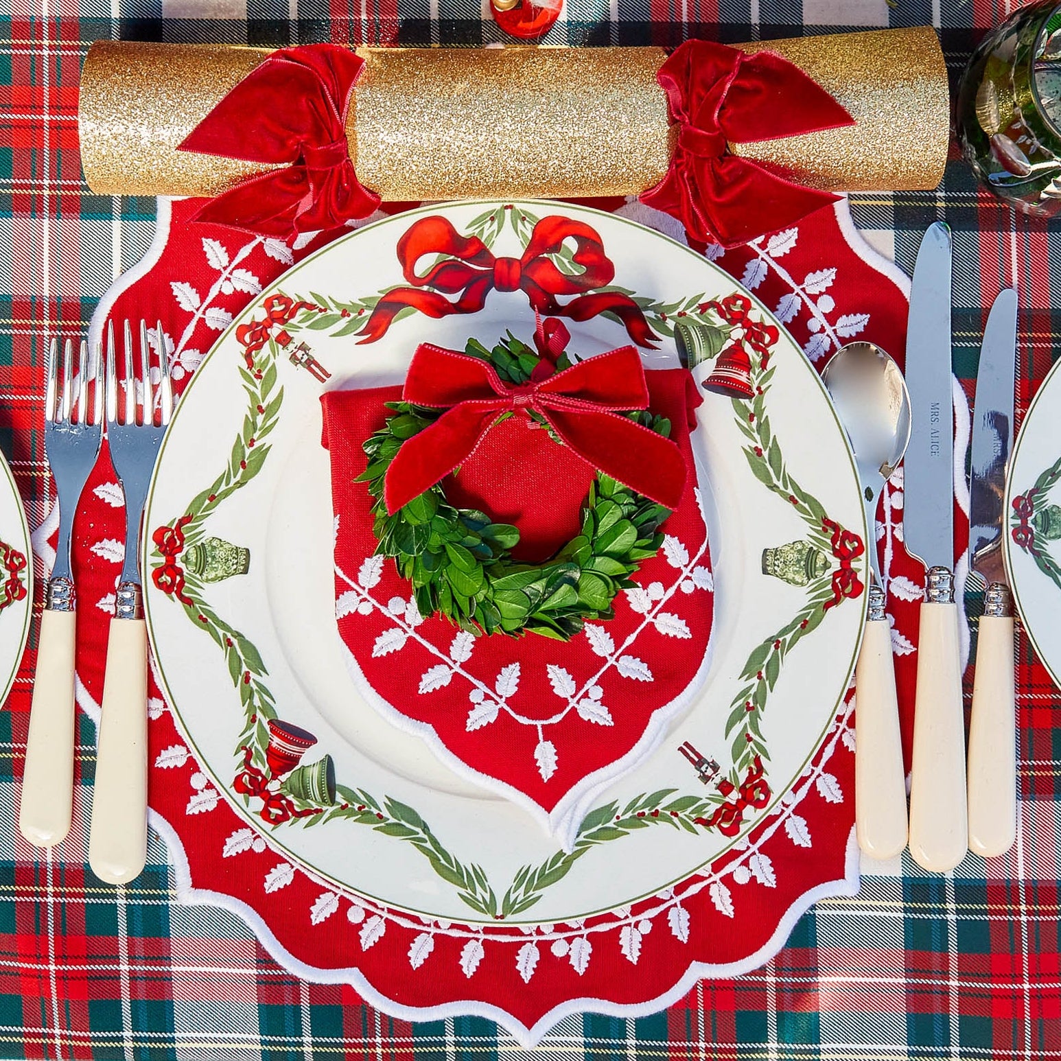 Red Bow Laurel Placemats & Napkins (Set of 4)