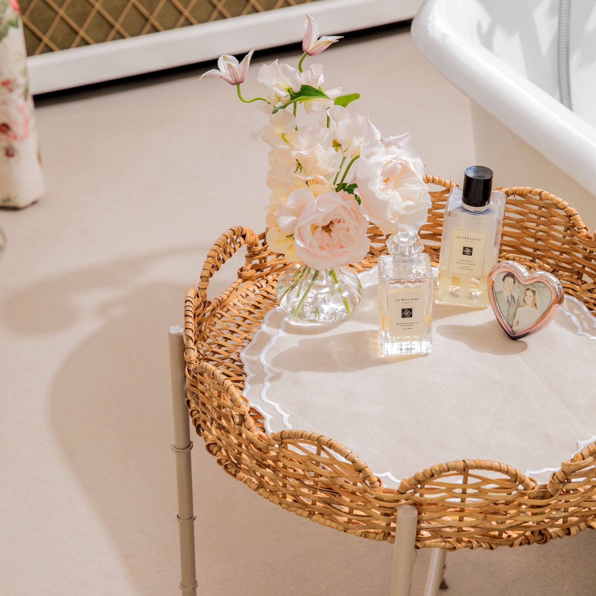 Round Scalloped Rattan Tray With Stand