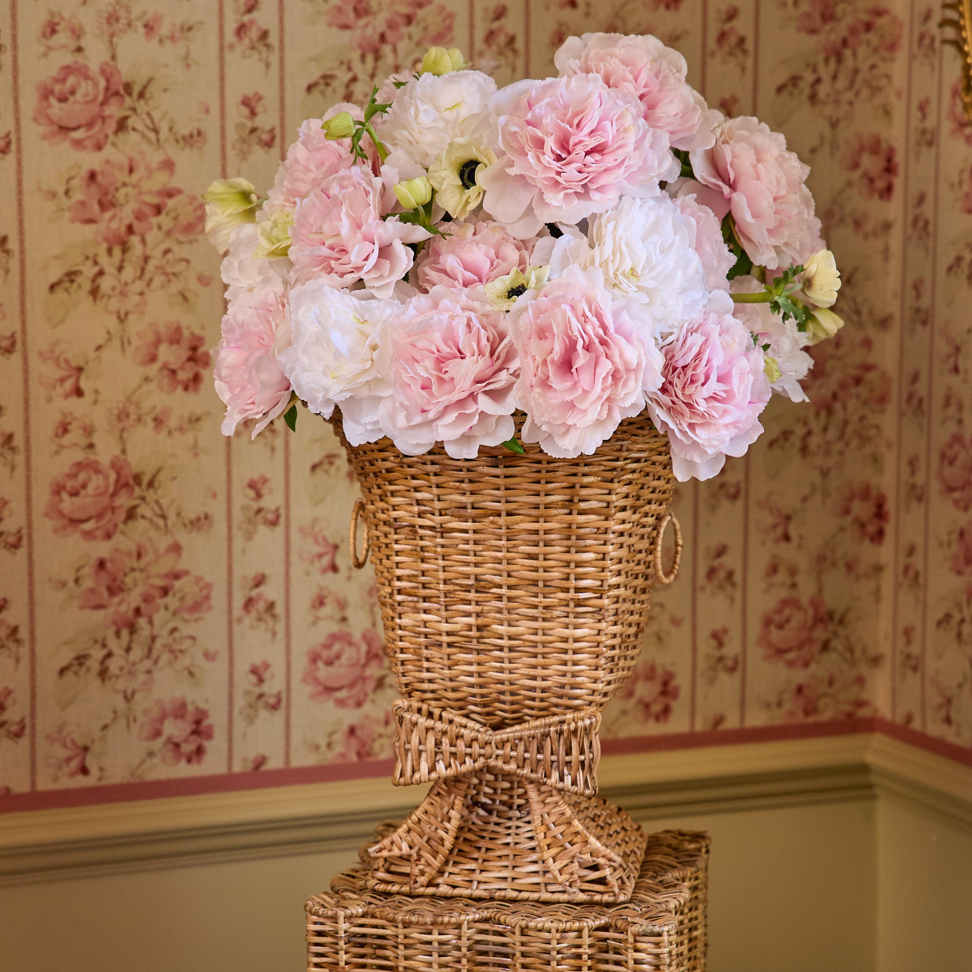 Liliana Bow Scalloped Rattan Urn & Pedestal