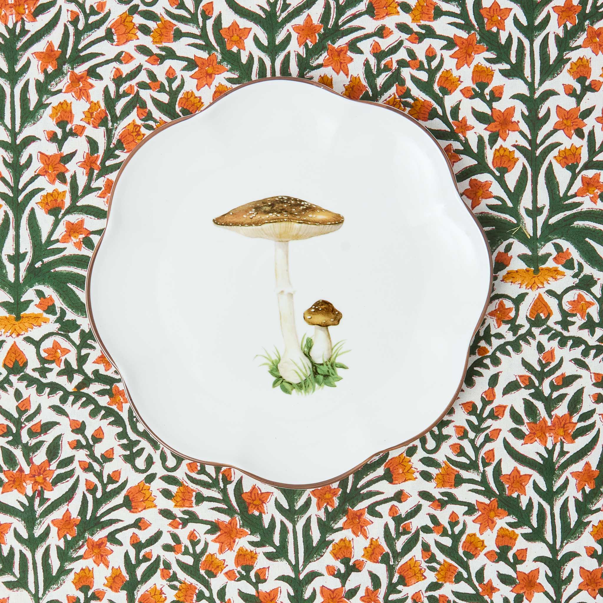 Scalloped Mushroom Starter Plate (Brown)