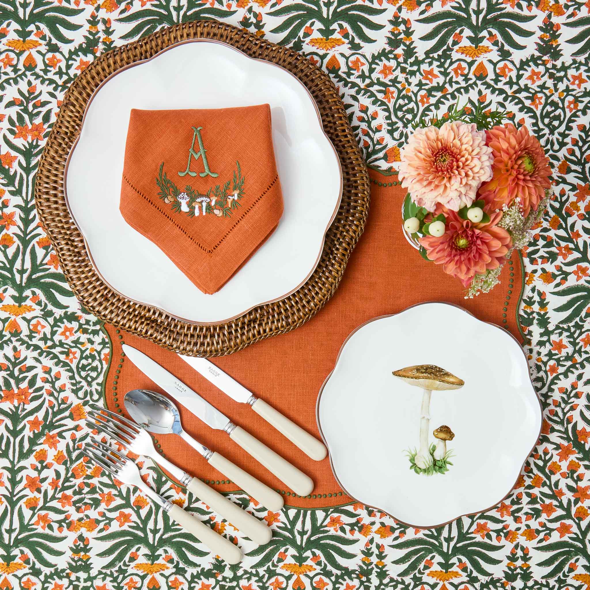 Scalloped Mushroom Starter Plate (Brown)