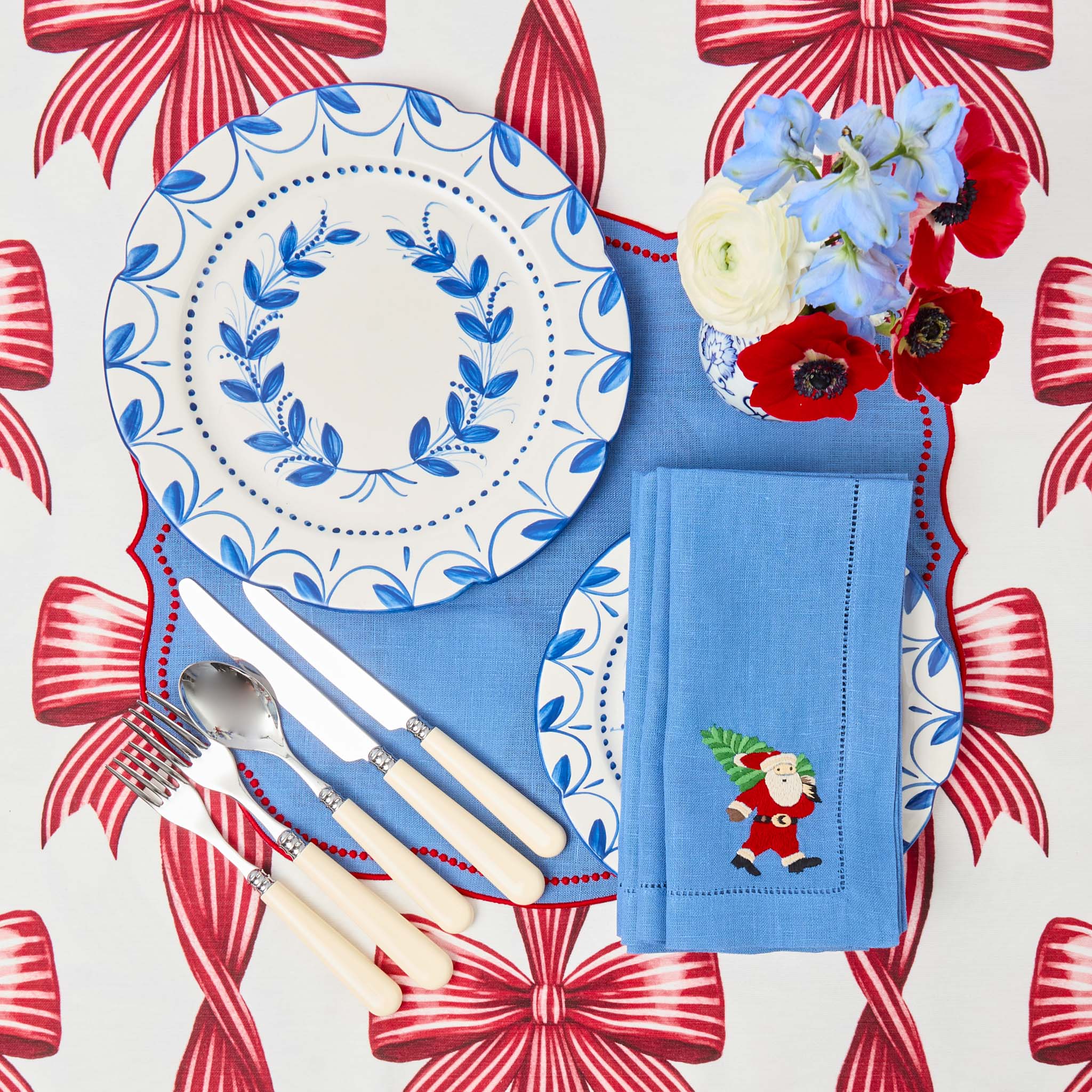 Elizabeth Blue Garland Dinner Plate