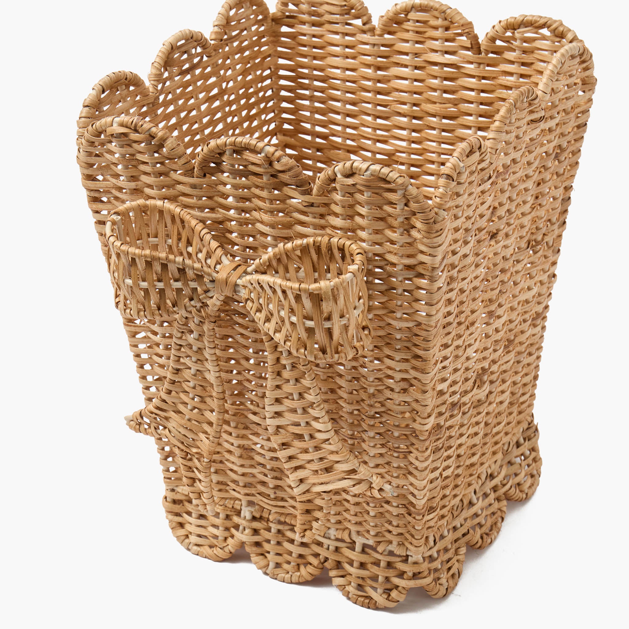 Scalloped Bow Rattan Waste Paper Bin