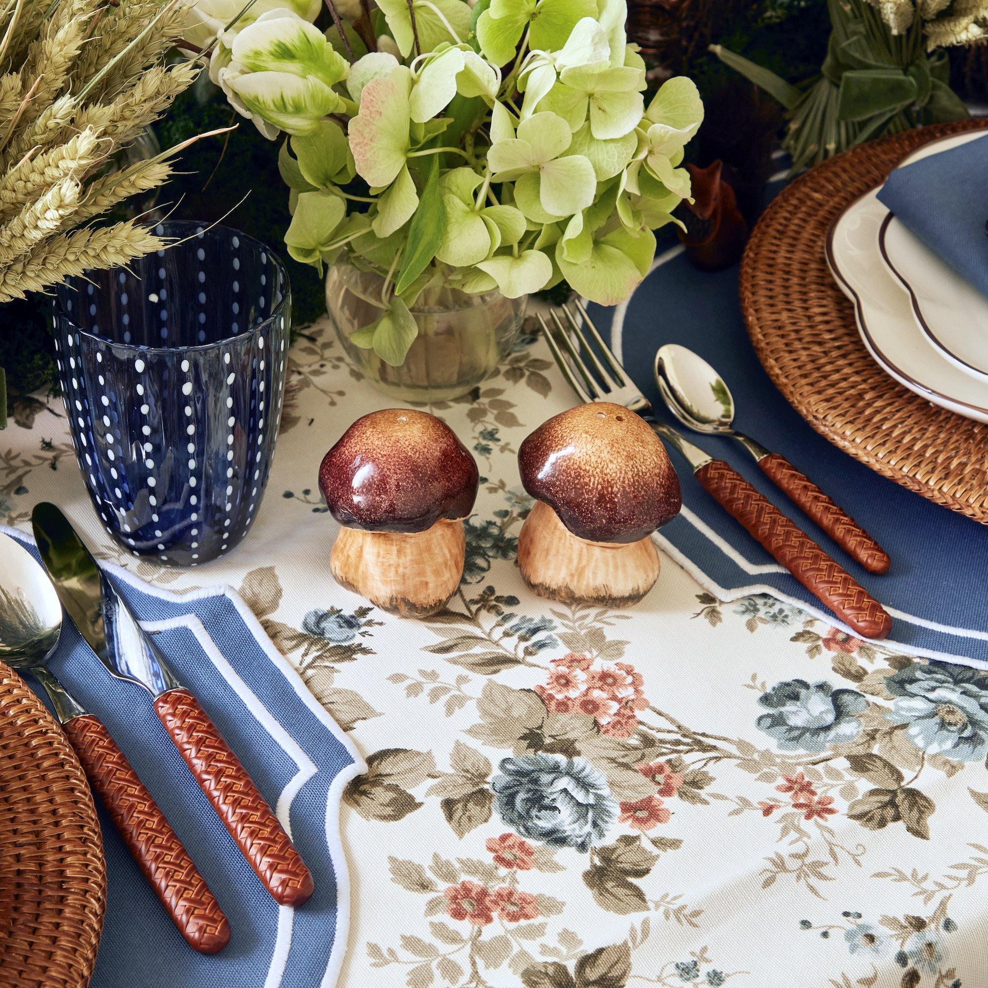 Elevate your dining aesthetic with this delightful set that seamlessly blends functionality and aesthetics.