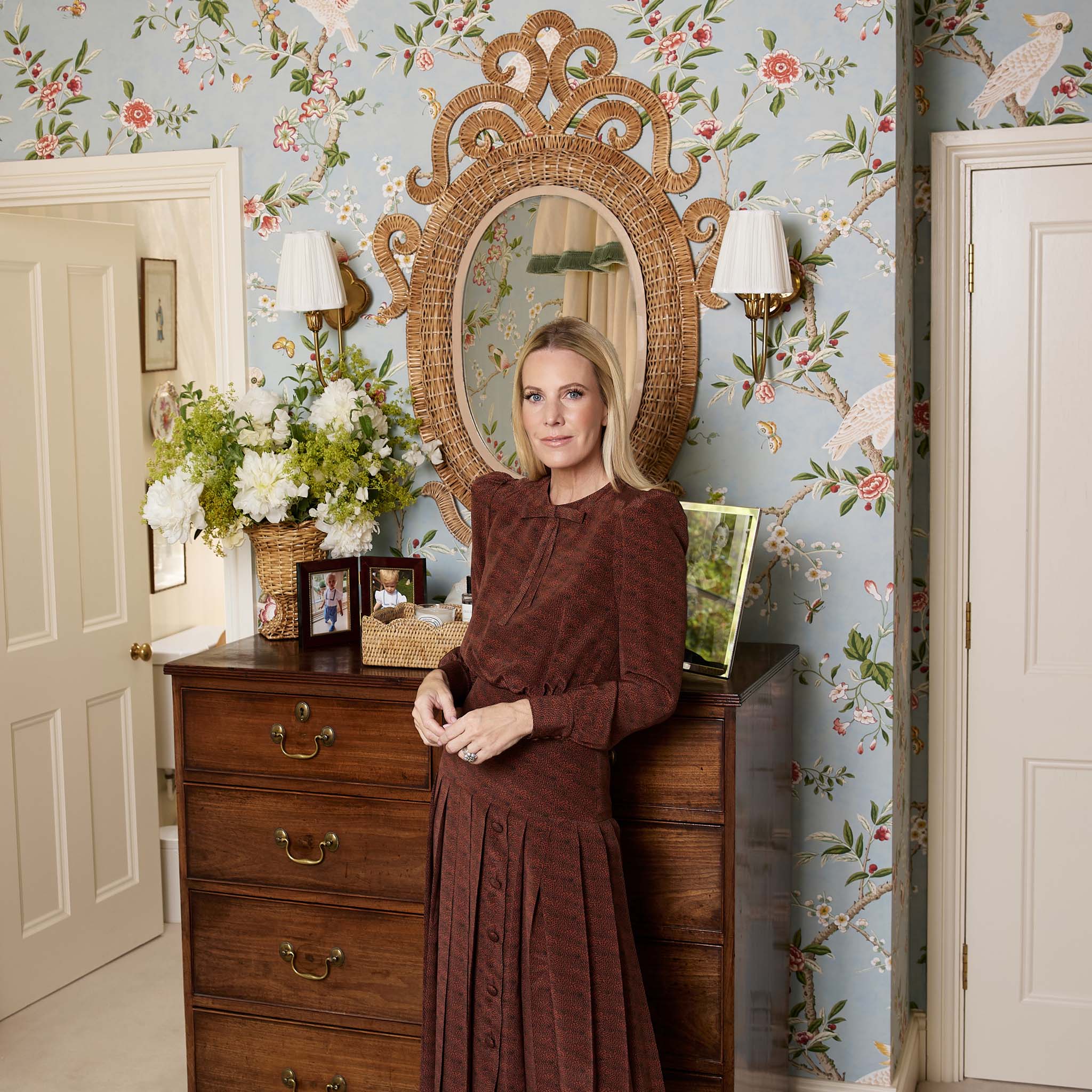 Quatrefoil Rechargeable Wall Light with Cream Shade (14cm)