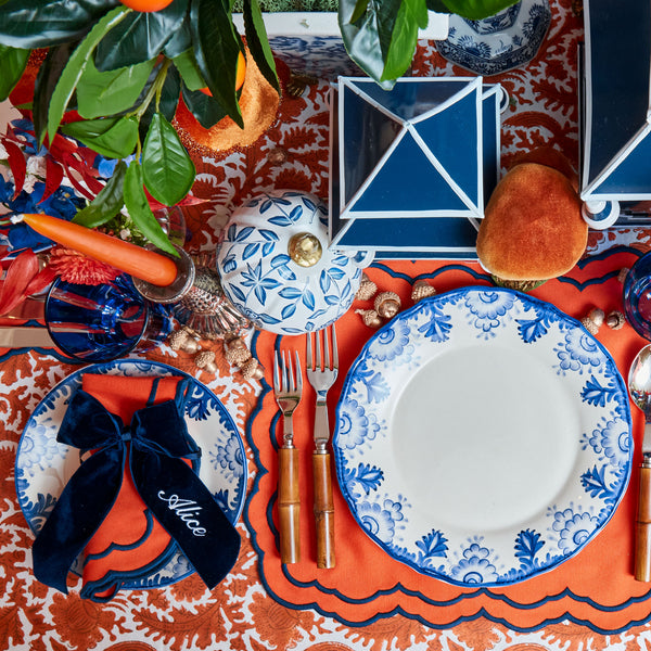 Dinner plate in the sophisticated Blue Deauville pattern.