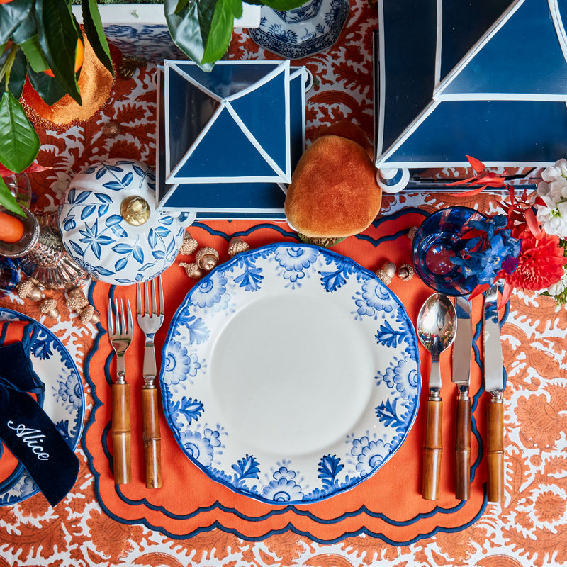 Four dinner and starter plates featuring the signature Blue Deauville style in perfect harmony.