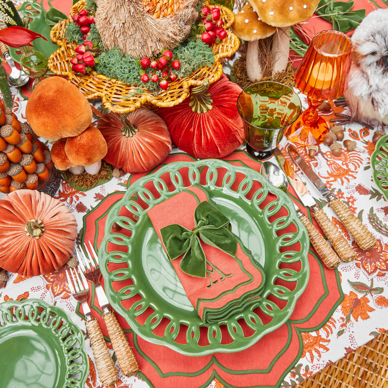Tablecloth capturing the joyful spirit of the autumn season.