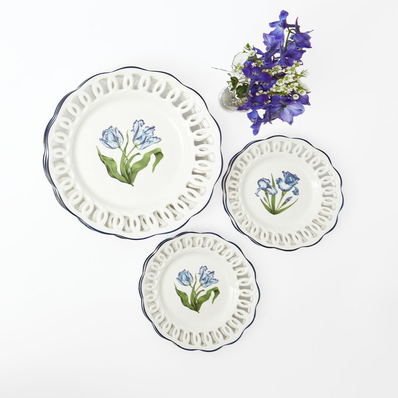 Create a captivating dining ambiance with the White Lace Botanical Dinner Plates Set of 4, designed to bring charm, sophistication, and the beauty of nature to your table.