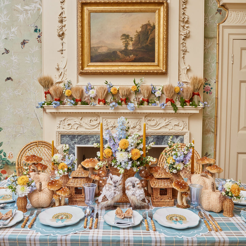 Captivate with the refined details of the Scalloped Turkey Dinner & Starter Plates.