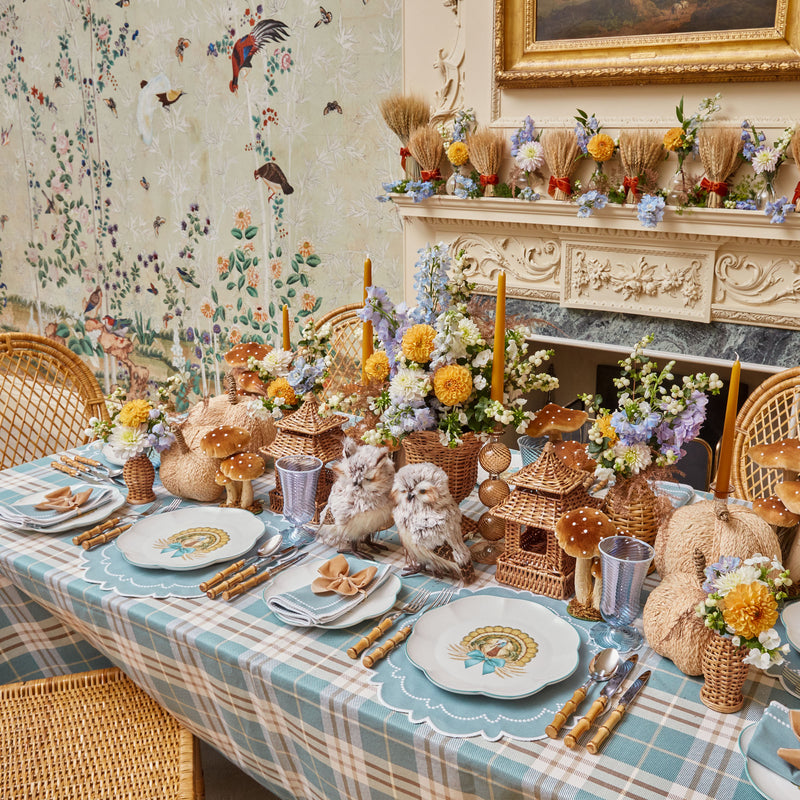 Add a touch of festive charm to your gatherings with this versatile set.