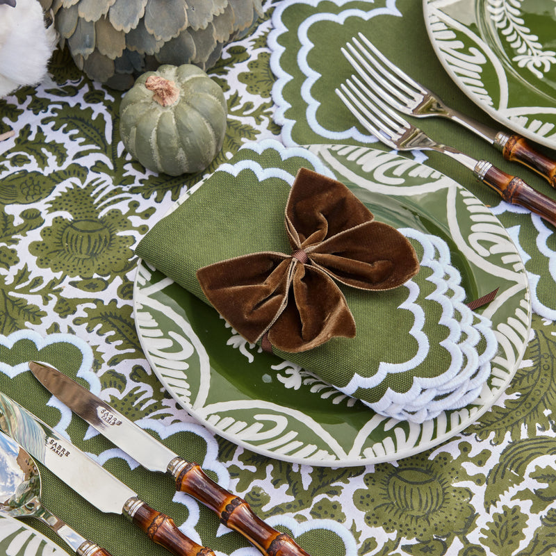 Chic dining with Mrs. Alice featuring Chocolate Brown Napkin Bows (Set of 4).