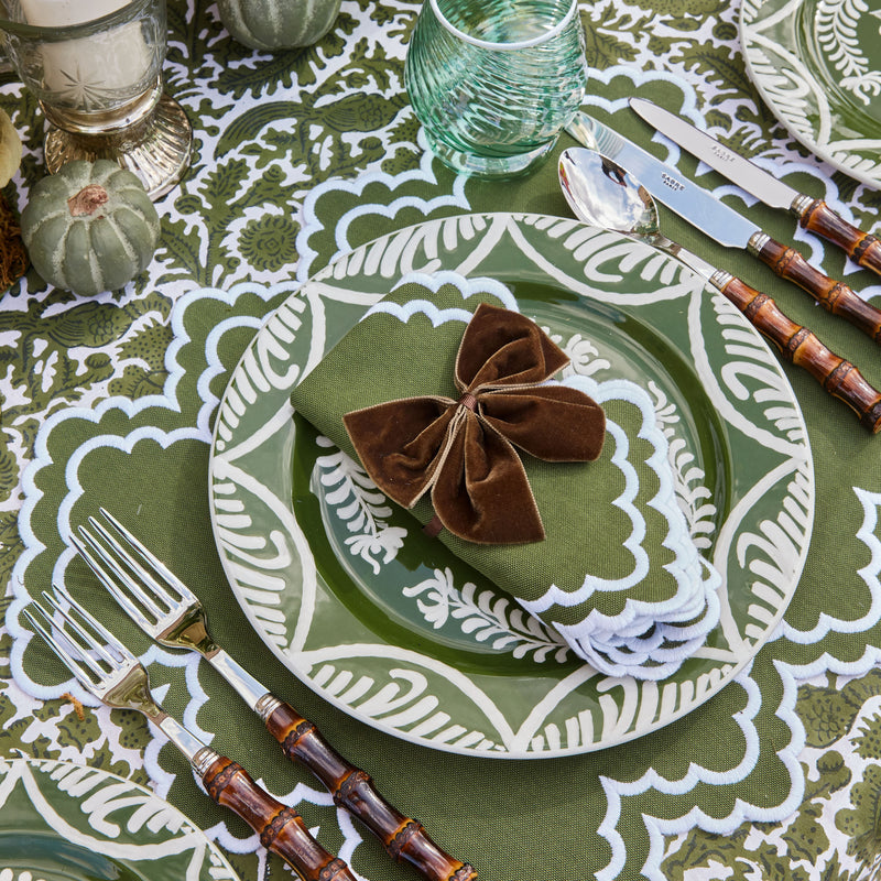 Set of four napkins in refreshing Scarlett Green & White tones.