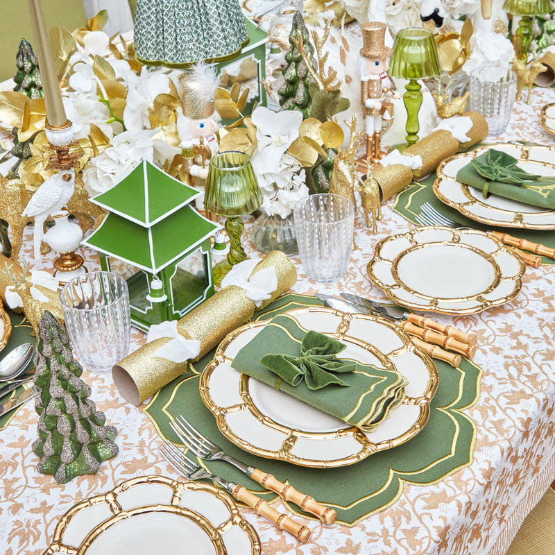 Create an enchanting and elegant ambiance with the A Winter's Tale Decoration Set, a stunning collection of decorations that captures the beauty and elegance of the season.