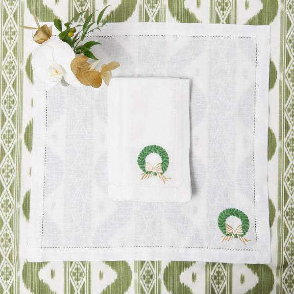 Elevate your holiday table setting with the White Embroidered Wreath Napkins (Set of 4).