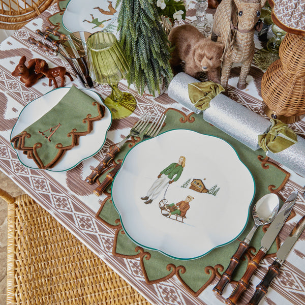 Add a whimsical touch to your table setting with these charming Hansel & Gretel Dinner Plates.