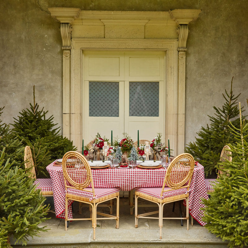 Add a touch of holiday tradition to your Christmas table with the Natural Wood Nutcracker Pair, perfect for creating a coordinated and inviting atmosphere.