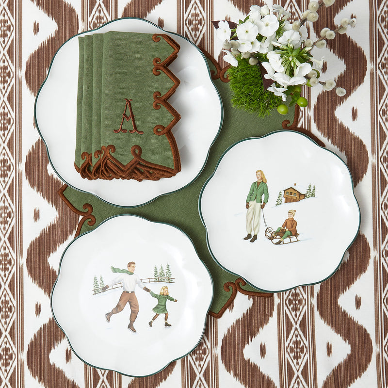 Create a captivating table setting with this set of eight plates.