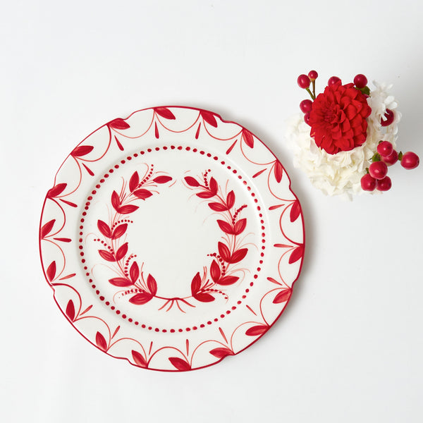 Elevate your holiday feasts with the Elizabeth Red Garland Dinner Plate, a festive and elegant addition that adds a touch of Christmas charm to your table.