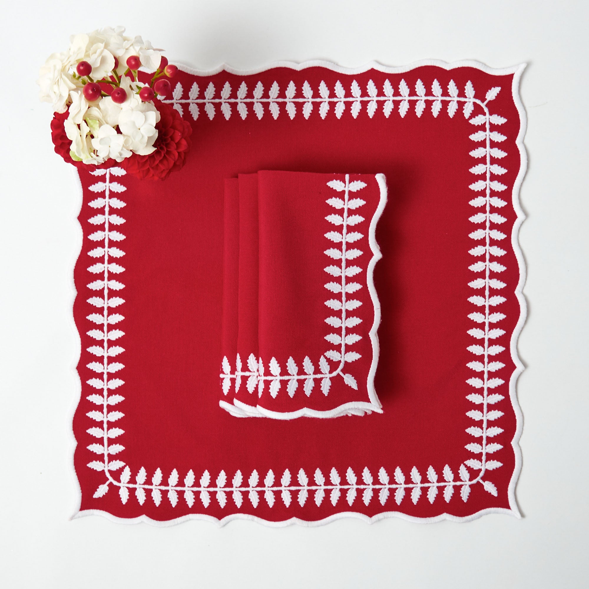 Red Laurel Napkins (Set of 4)