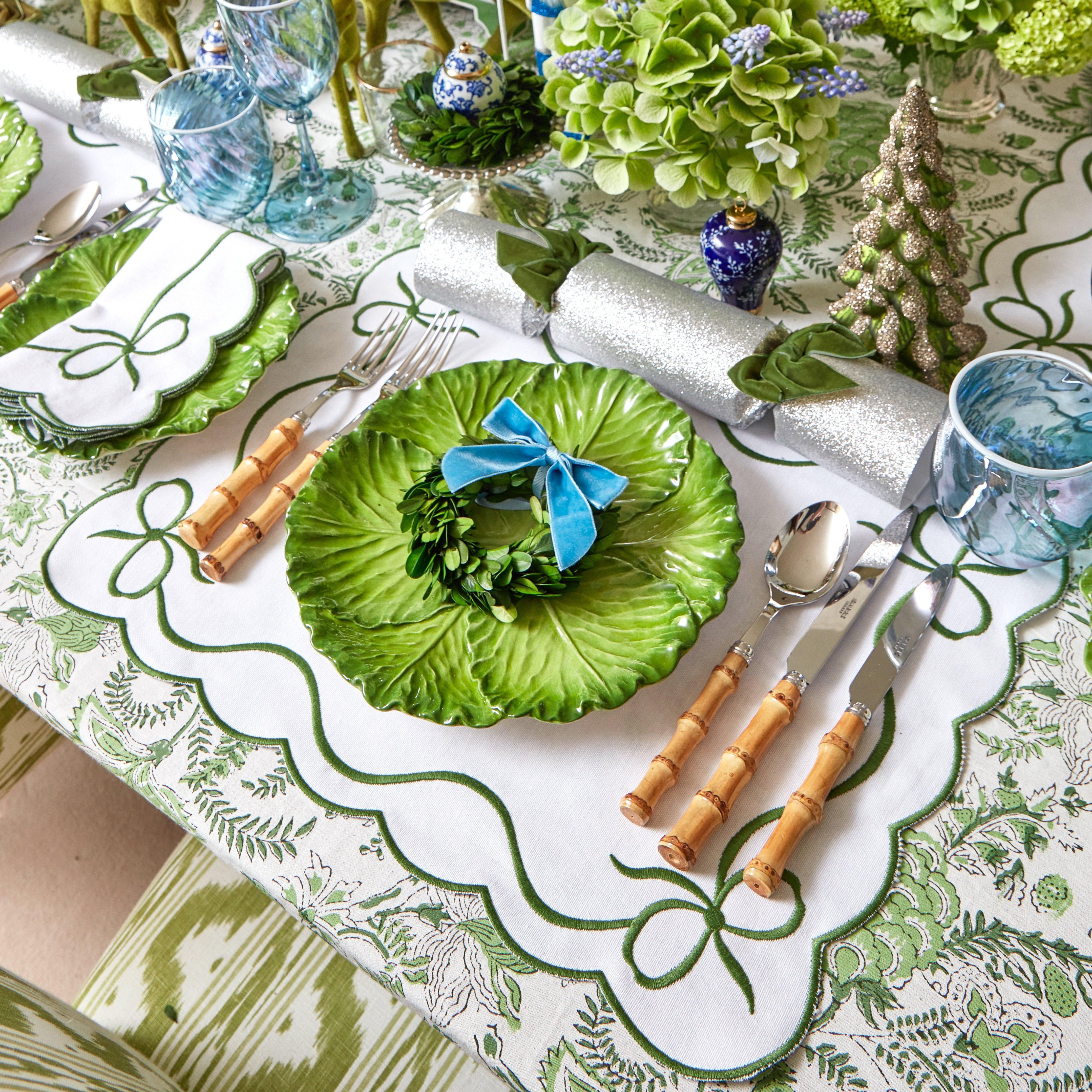 https://www.mrsalice.com/cdn/shop/files/green-embroidered-bow-napkins-set-of-4-mrs-alice-10_084aafde-37be-4b08-aaa2-4a25ad2a9cae.jpg?v=1689276922