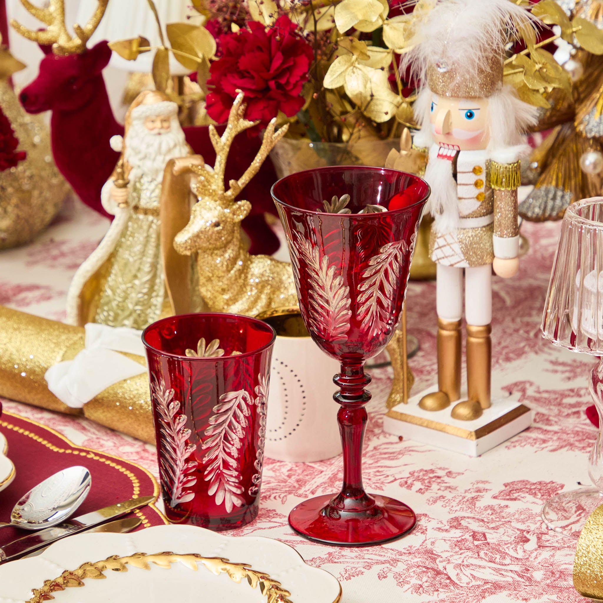 Brigitte Red Garland Engraved Wine Glass (Set of 4)