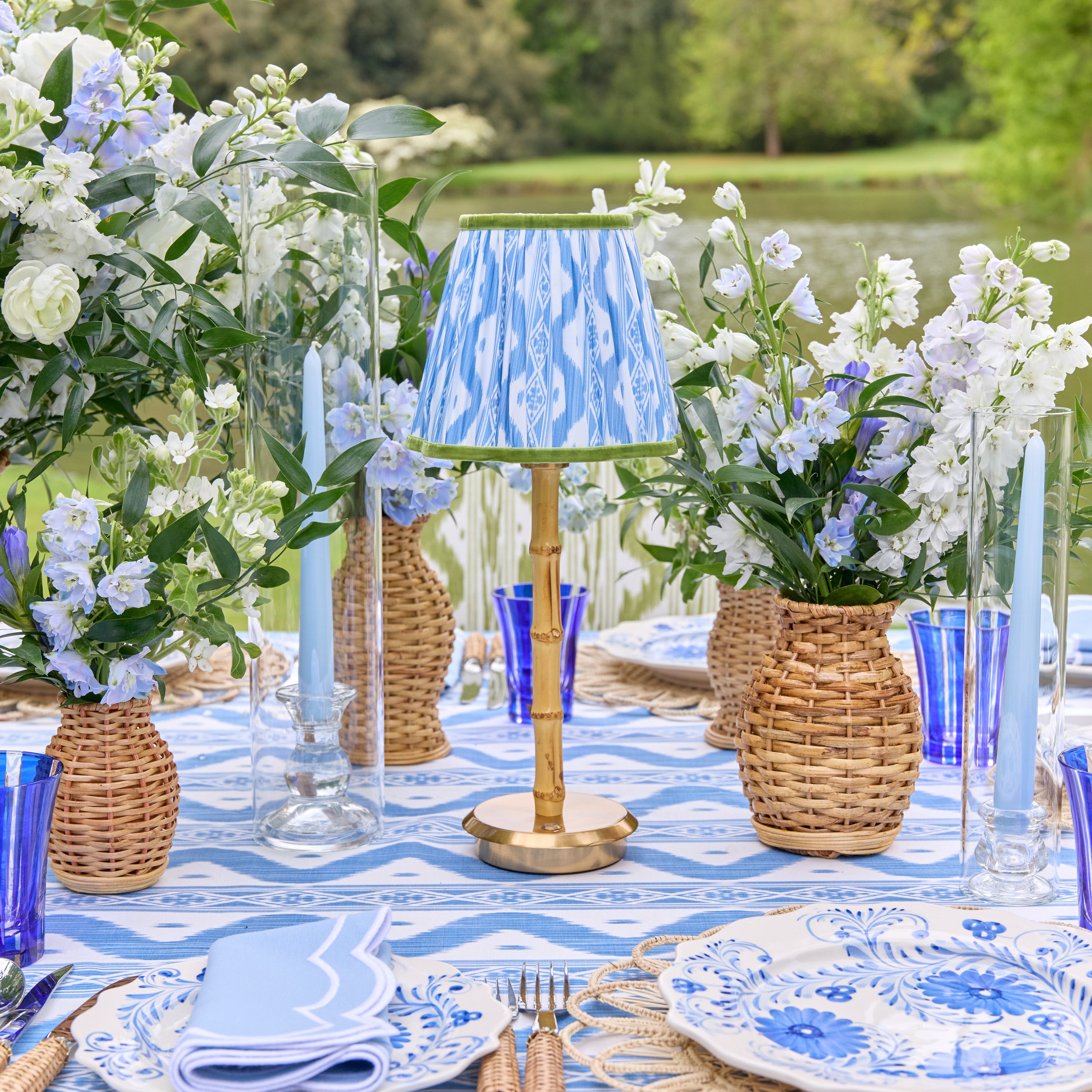 ハンドメイドlamp Bamboo Rechargeable Lamp with Blue & Green Ikat Shade (18cm)
