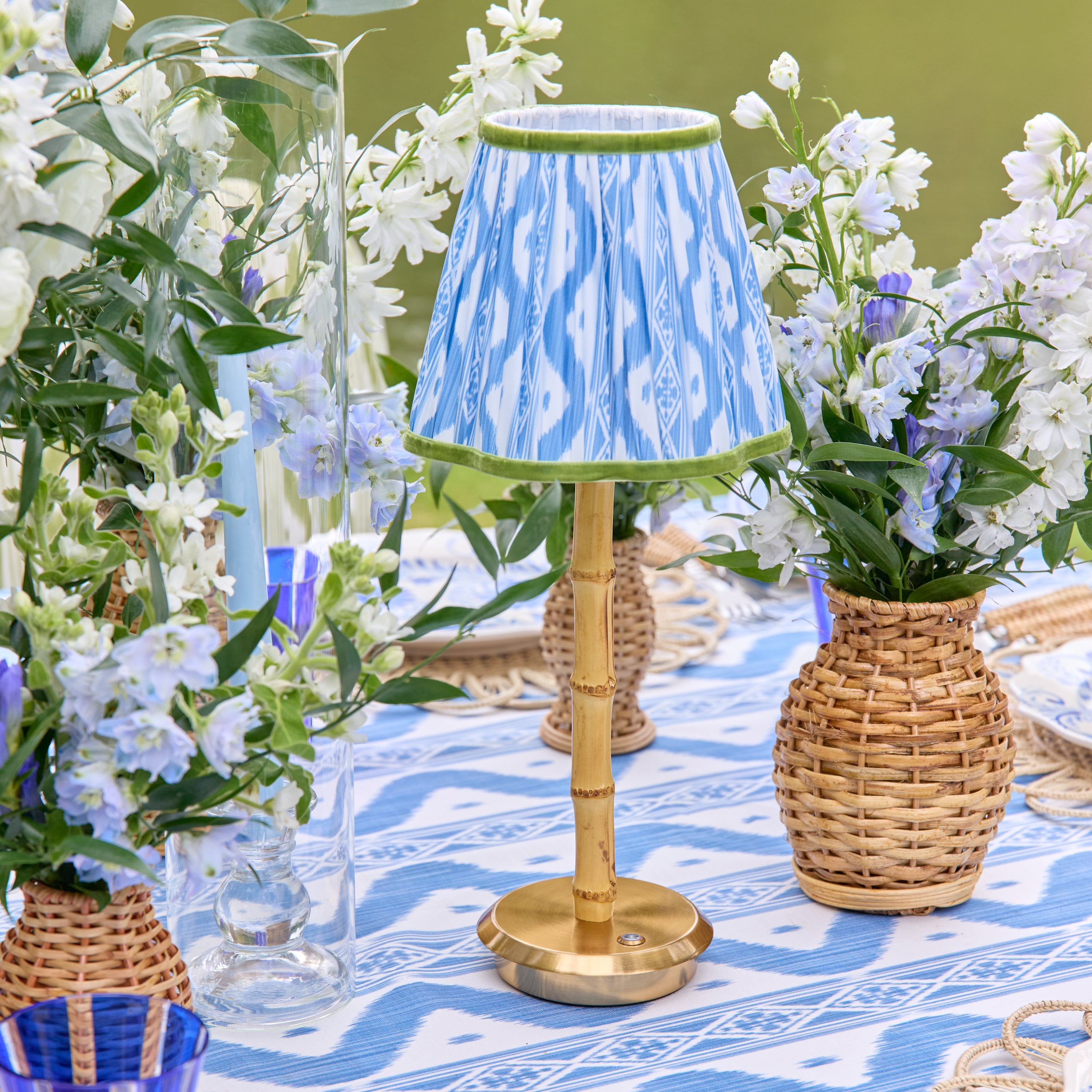 ハンドメイドlamp Bamboo Rechargeable Lamp with Blue & Green Ikat Shade (18cm)