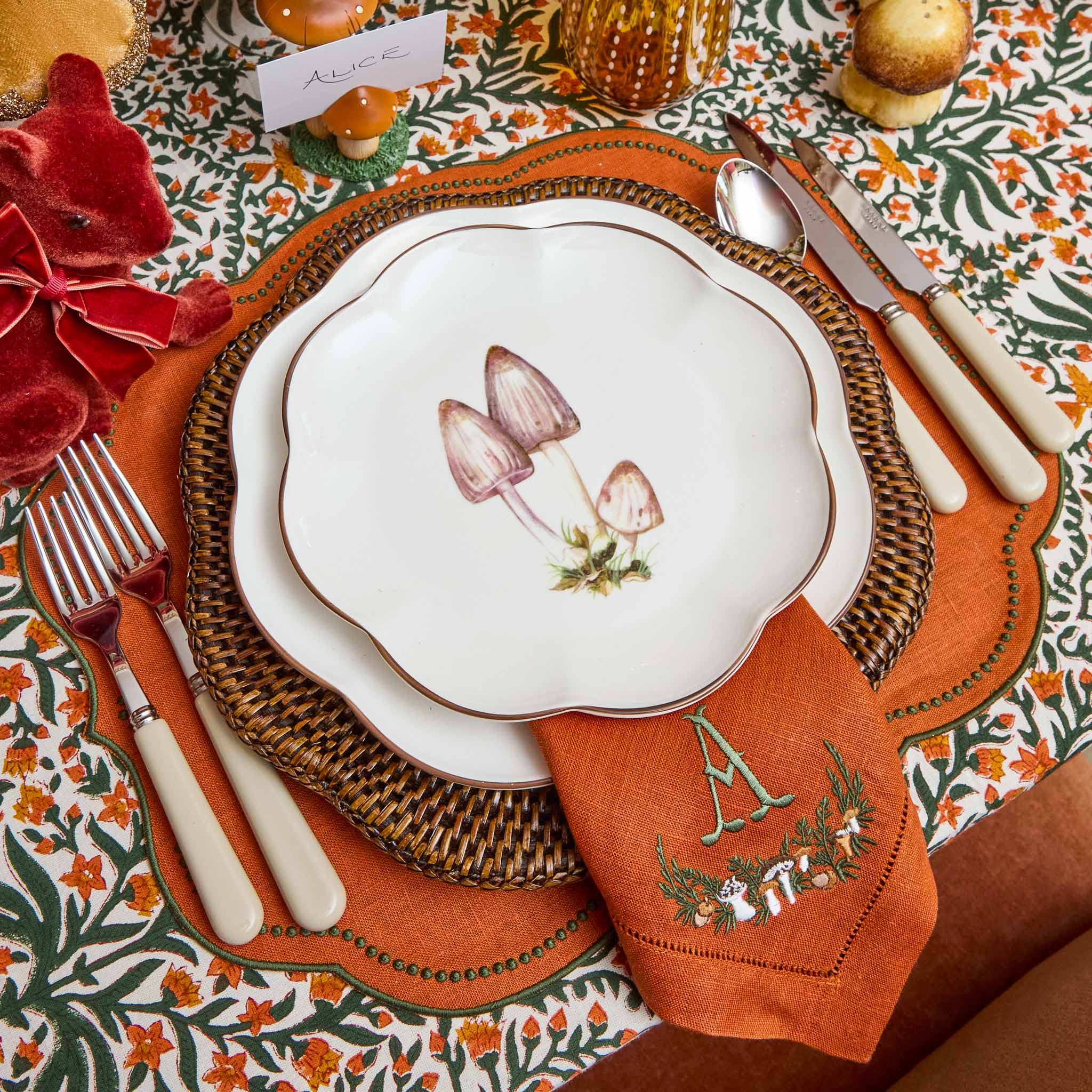 Scalloped Mushroom Starter Plate (Grey)