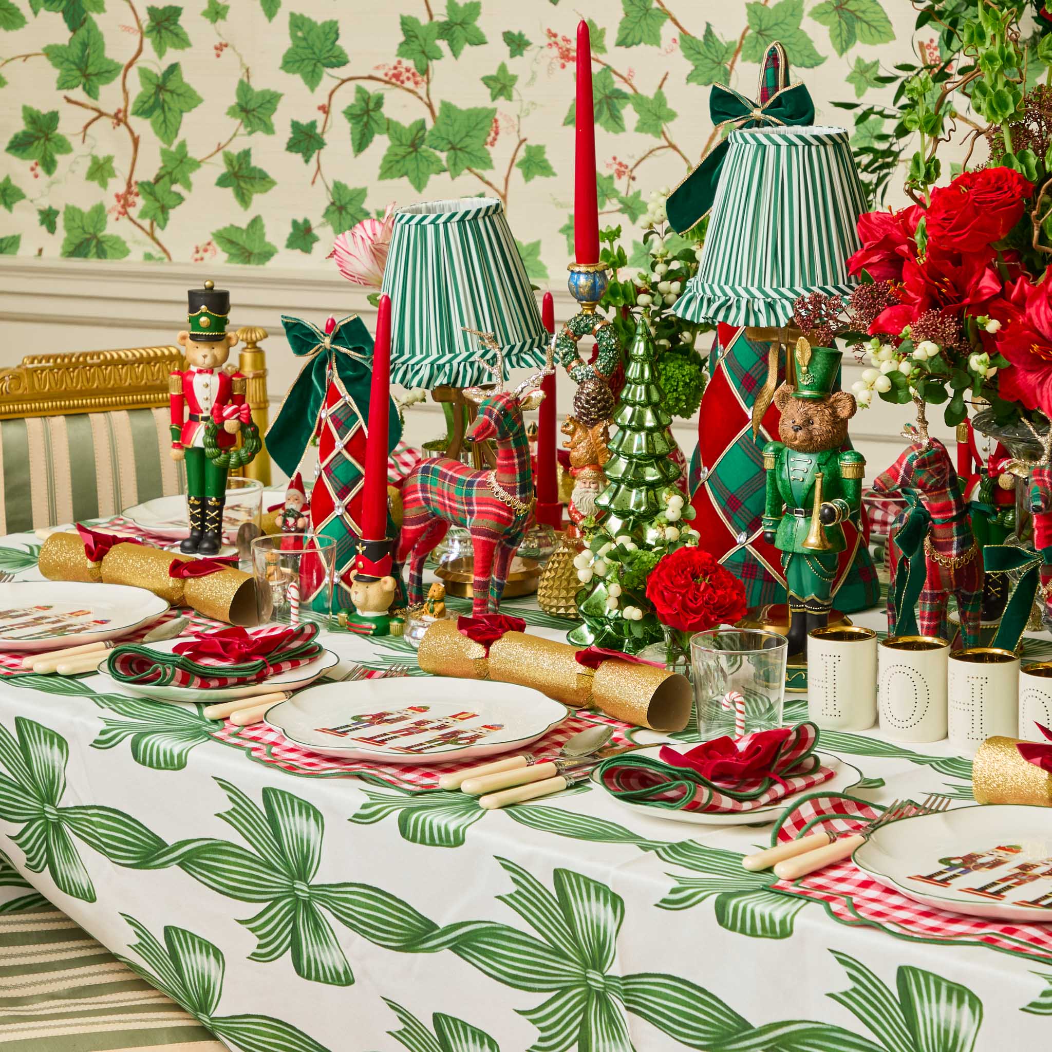 Decorative Christmas table setting with green and red theme