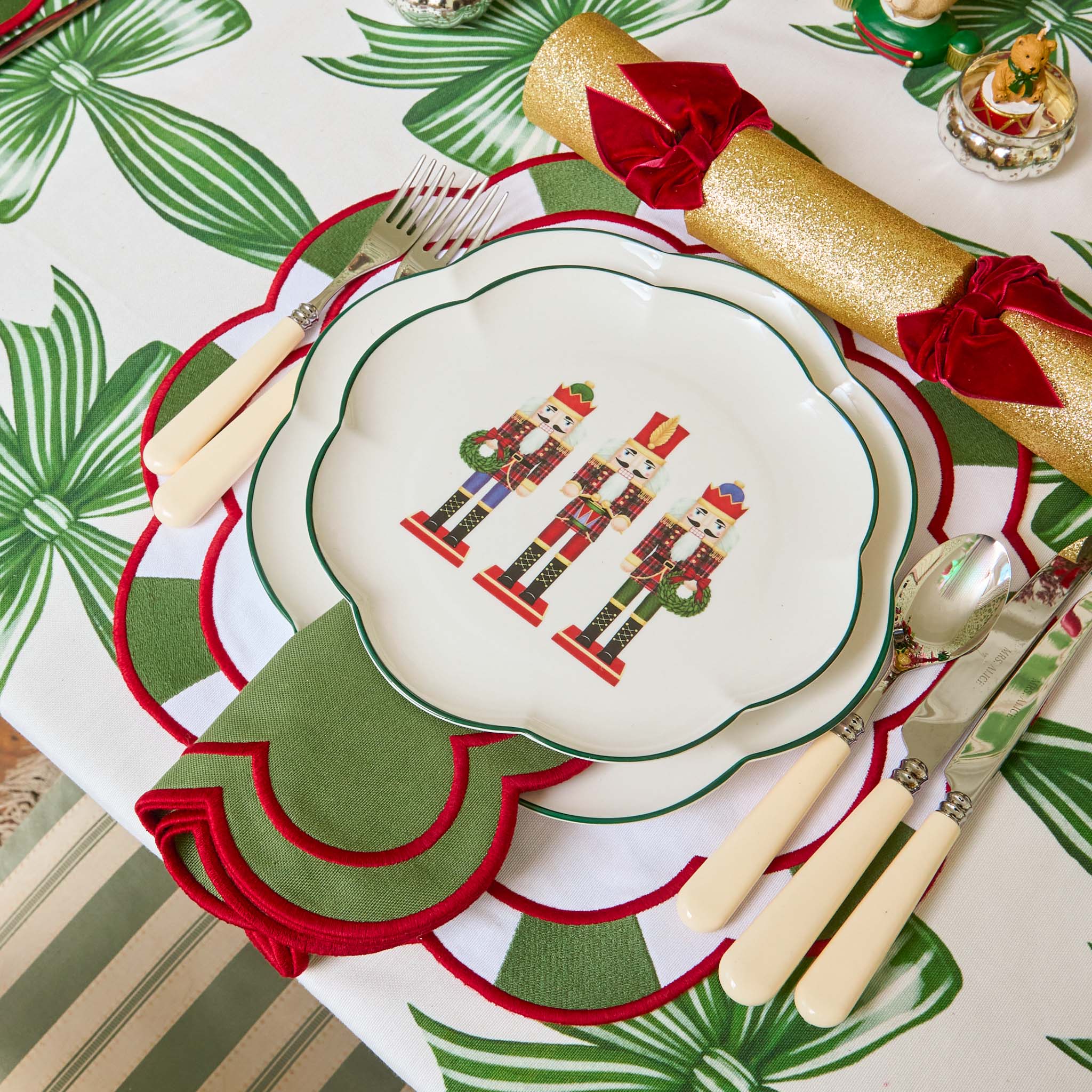 Scalloped Nutcracker Starter Plates (Set of 4)