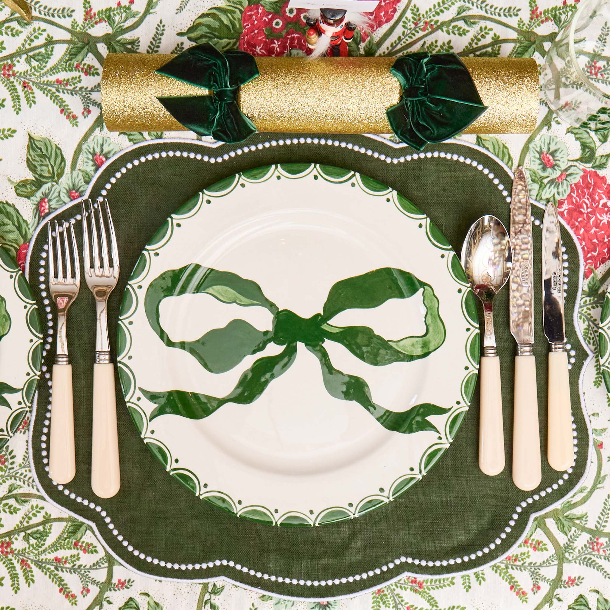 Marilyn Forest Green Bow Dinner & Starter Plates (Set of 8)
