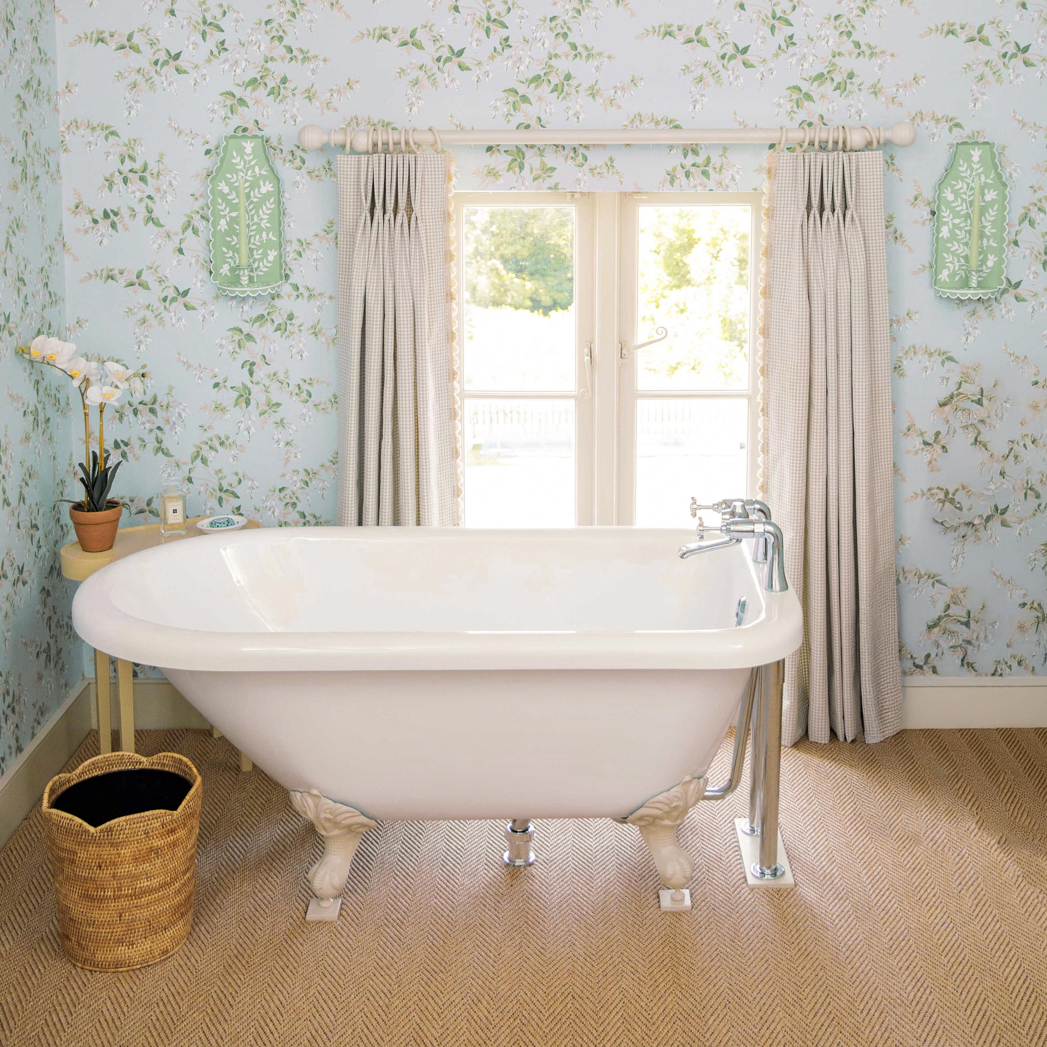 Green Chinoiserie Tole Candle Sconce