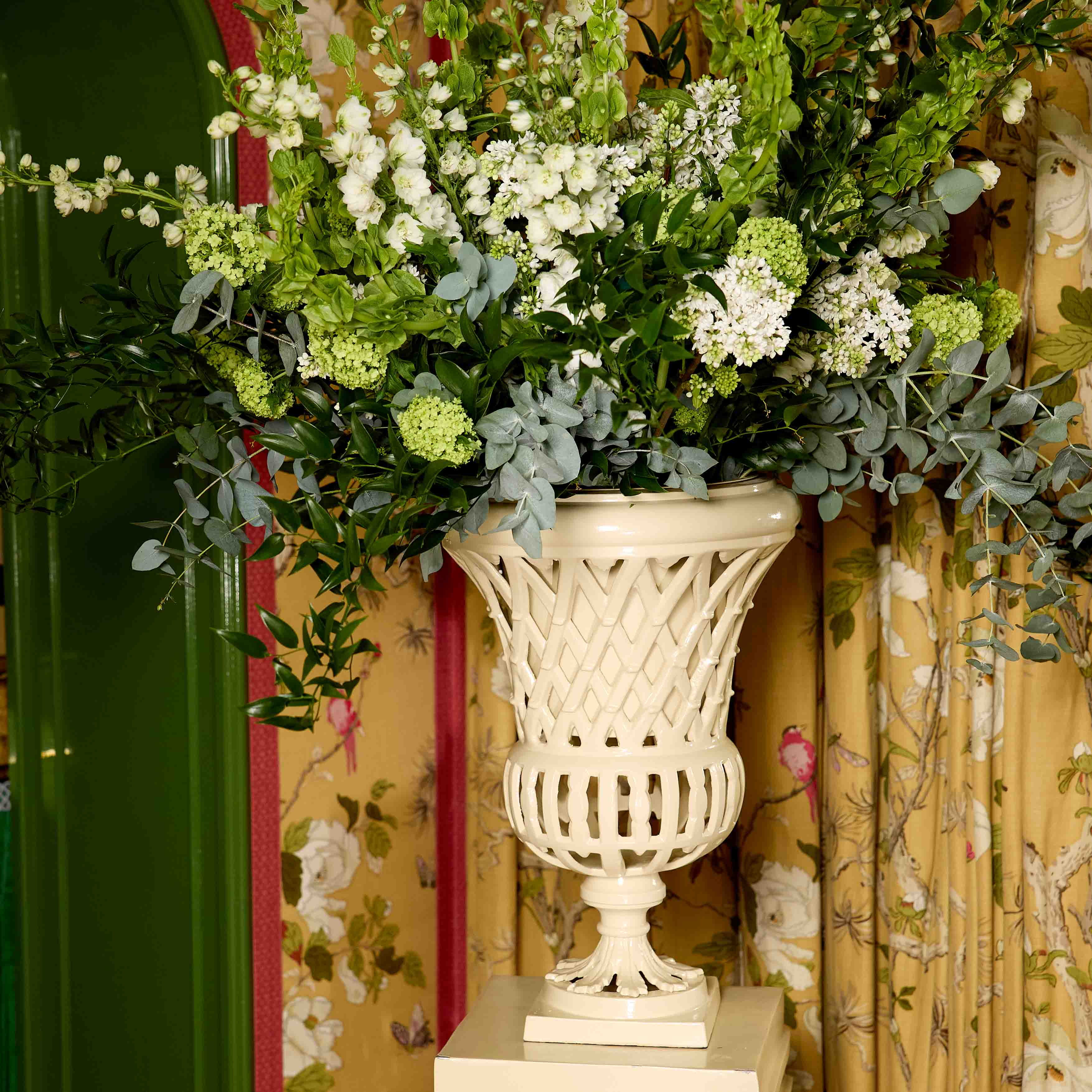 Adelaide Putty Lattice Urn & Pedestal