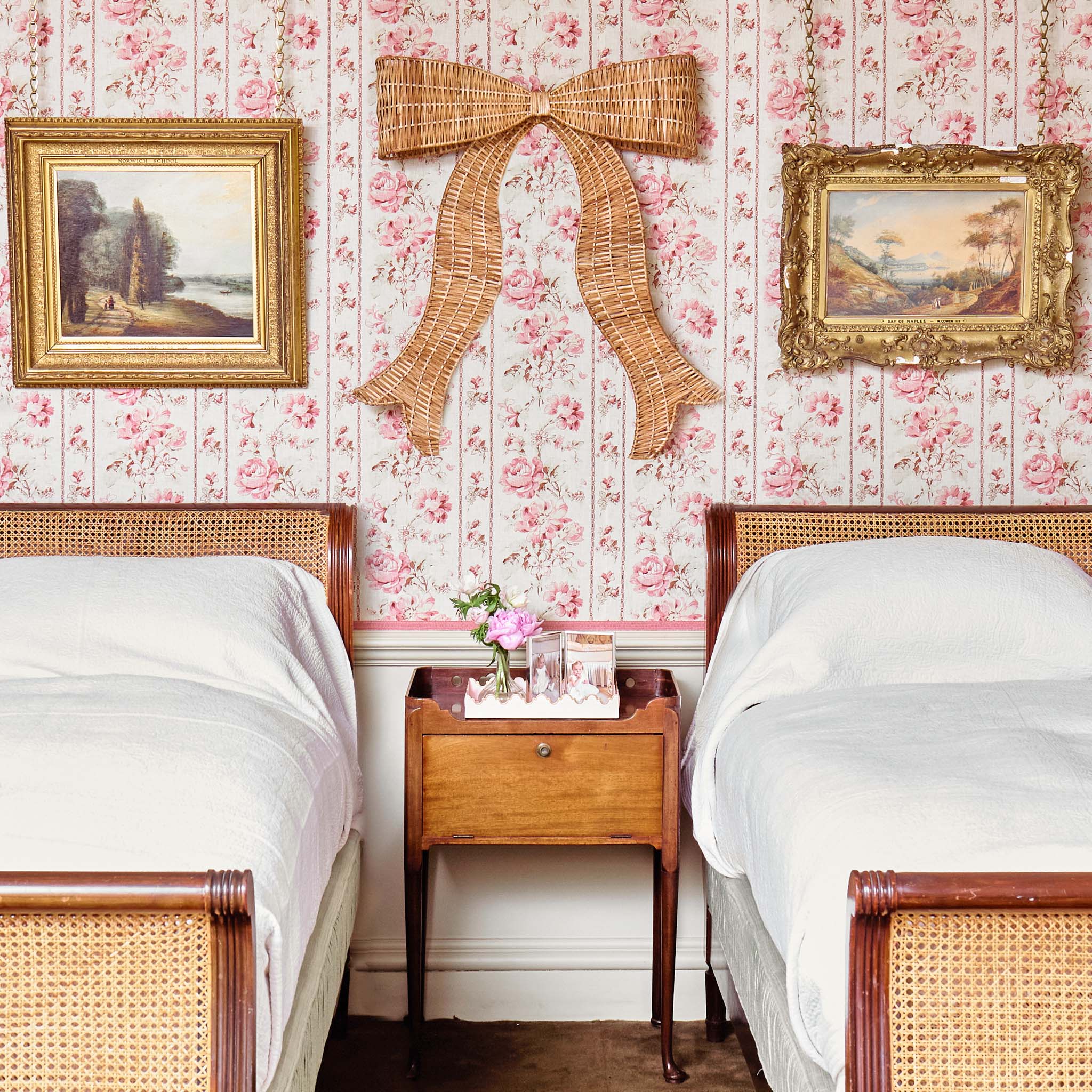 Rattan Bow Wall Decoration