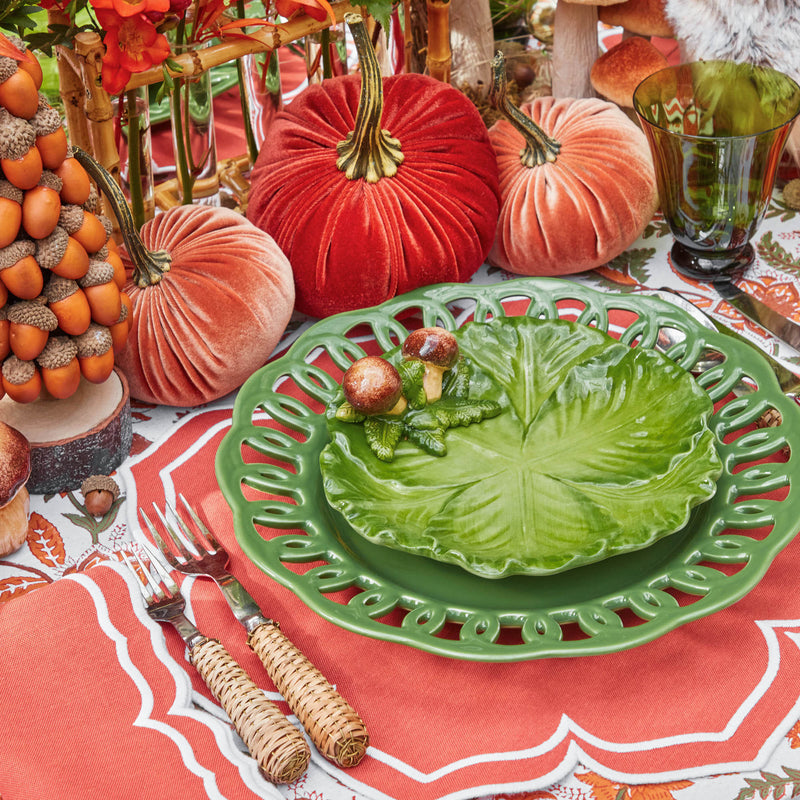 Enjoy the serene autumnal ambiance of this Decoration Ensemble.