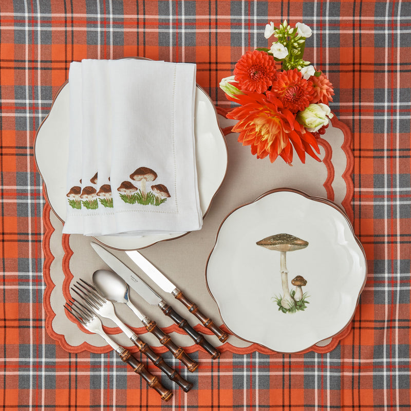 Make a statement with the scalloped edges and earthy brown tone of the Scalloped Mushroom Starter Plate (Set of 24).