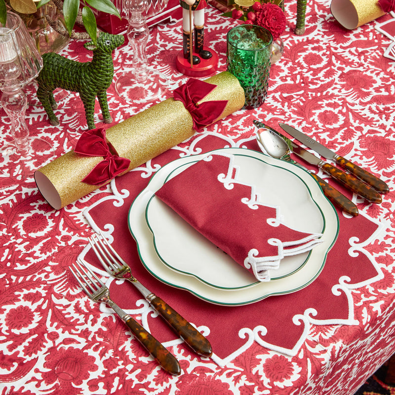 Create a warm and inviting atmosphere with these charming red berry napkins.