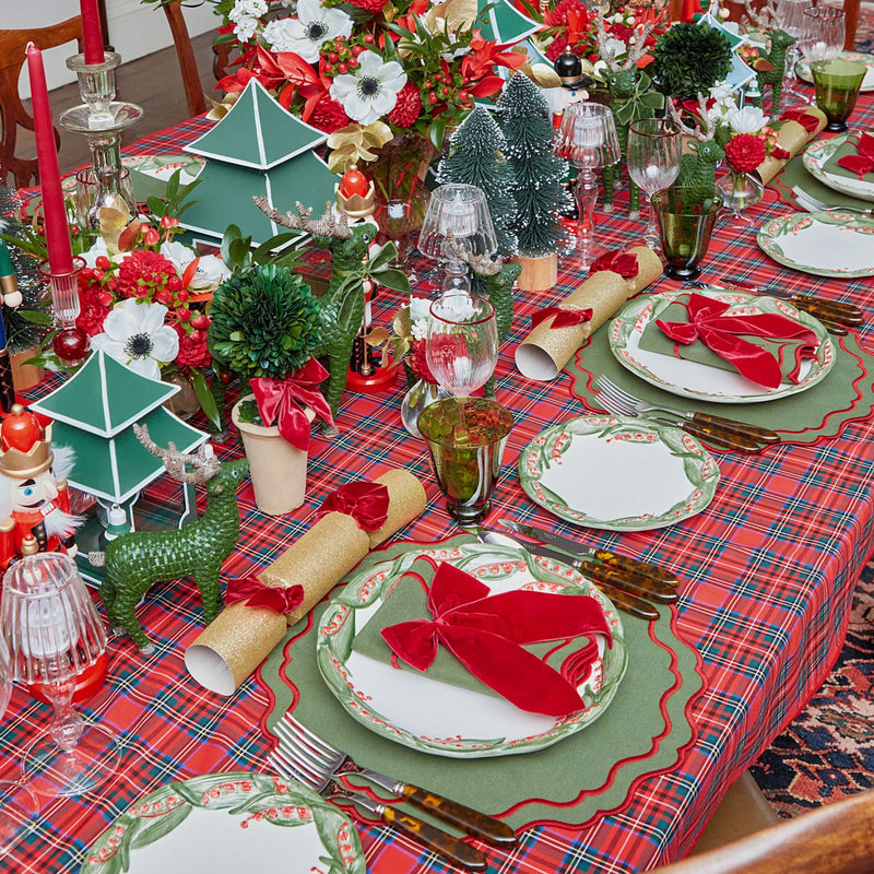 Set the tone for your festive feast with these Red Berry Plates.