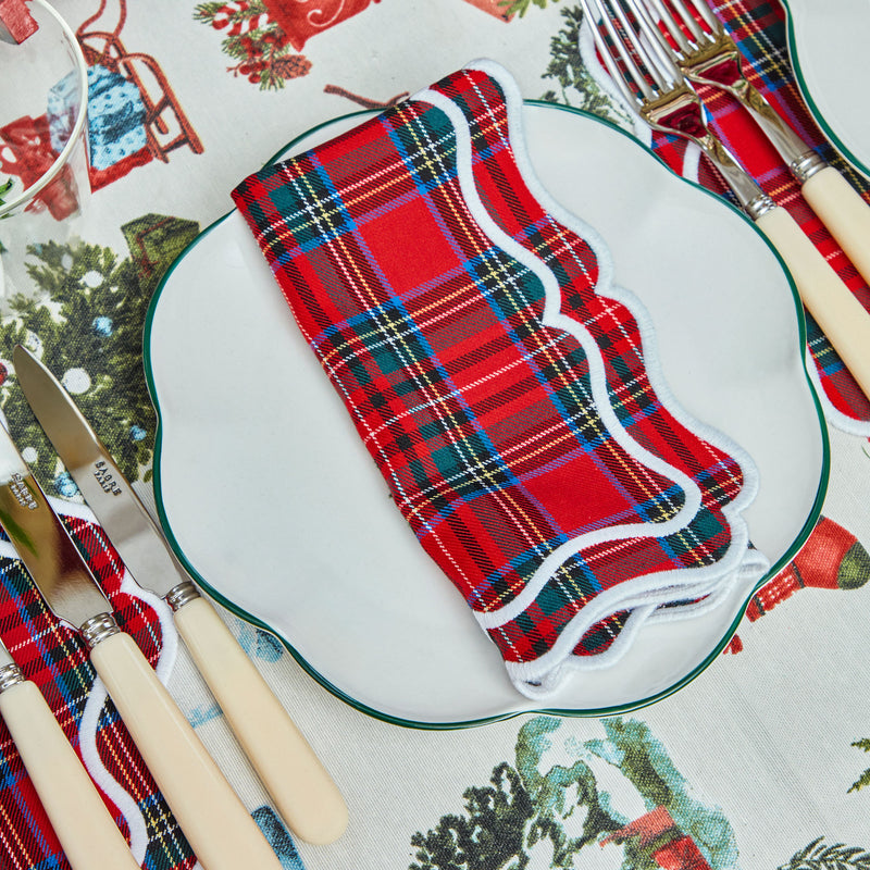 Bring warmth and tradition to your Christmas gatherings with these classic tartan napkins.