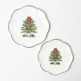 Share the holiday spirit with loved ones using this delightful set of plates.