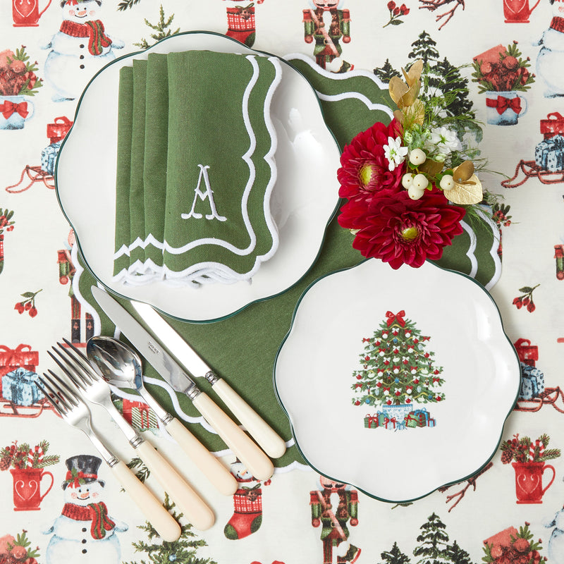 Experience the perfect blend of form and function with these versatile green napkins.