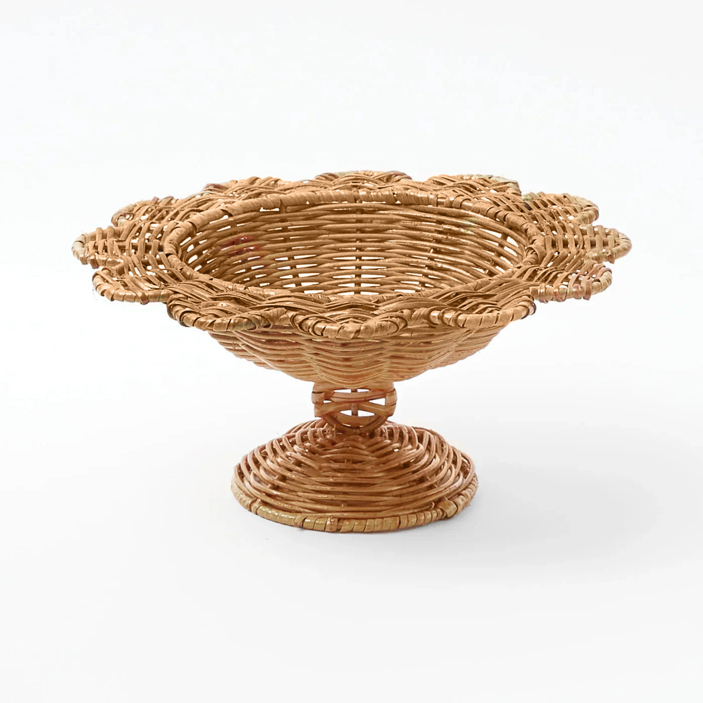 Small rattan bowl with a scalloped edge in the Luciana style.