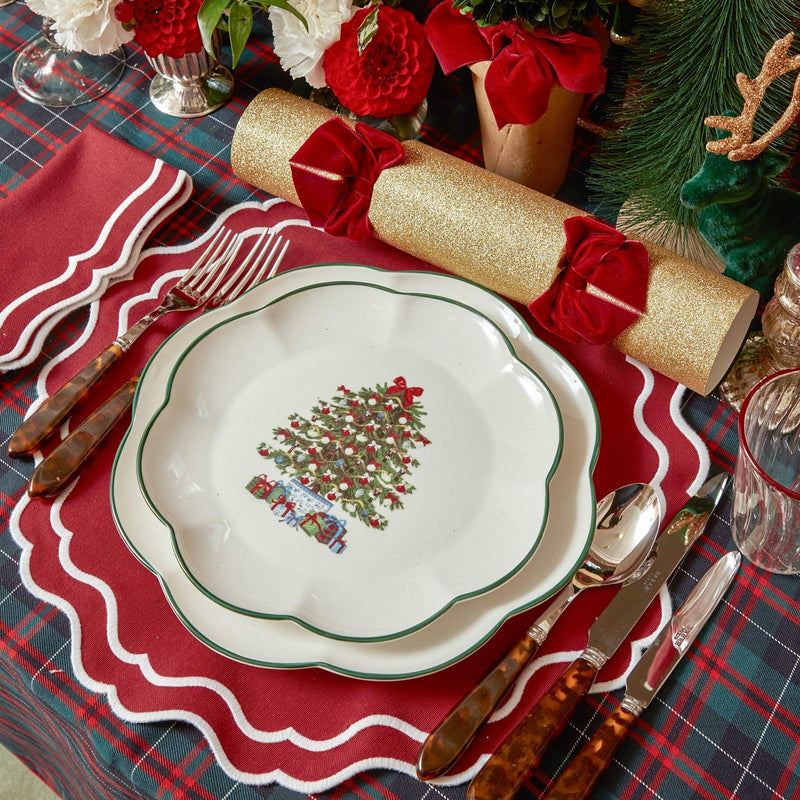 Turn your Christmas dinners into a culinary delight with the Mrs. Alice Christmas Tree Starter Plate Set, a must-have for adding a touch of Christmas magic to your table settings.