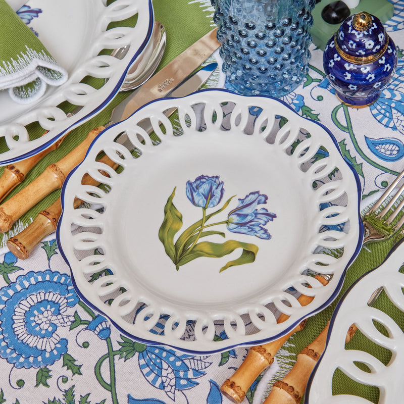 Elevate your dining decor with the captivating White Lace Botanical Dinner & Starter Plates Set of 8, a set that infuses your meals with the inviting beauty of lace patterns and botanical elements.