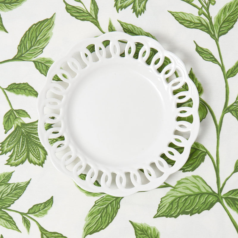 Make your table setting come alive with the beauty of lace patterns using our White Lace Dinner Plate.