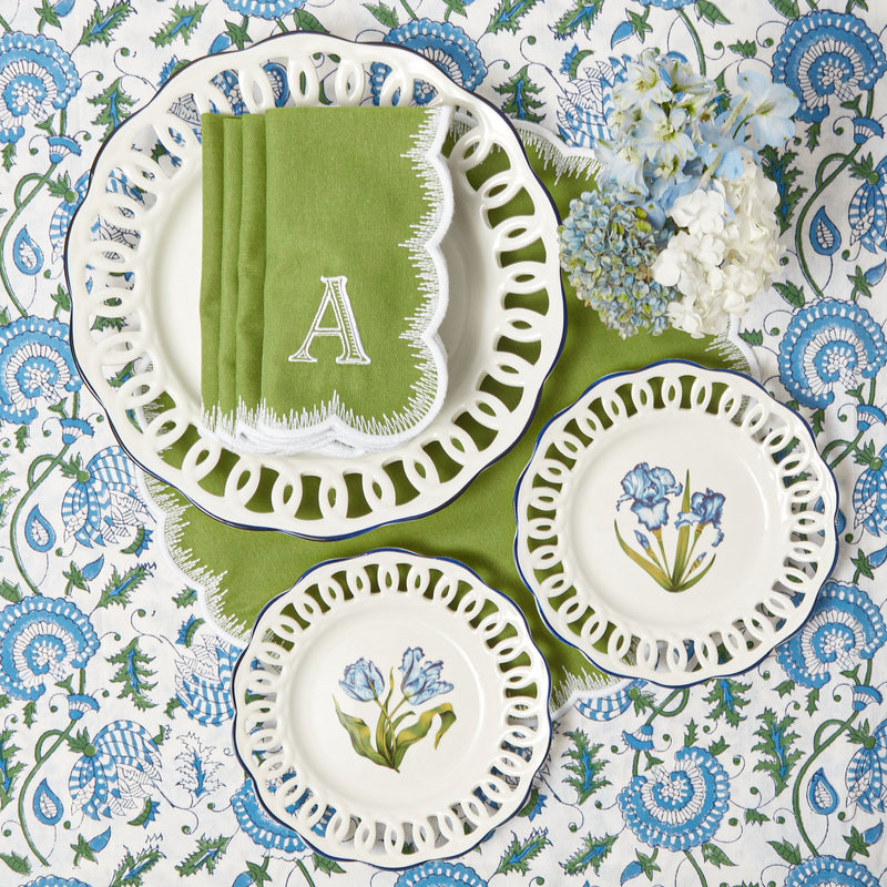 Elevate your dining decor with the captivating White Lace Botanical Starter Plates Set of 4, a set that infuses your meals with the inviting beauty of lace patterns and botanical elements.