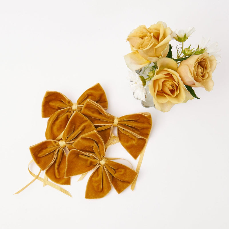 Create a cohesive and polished table arrangement with these Mustard Velvet Napkin Bows.