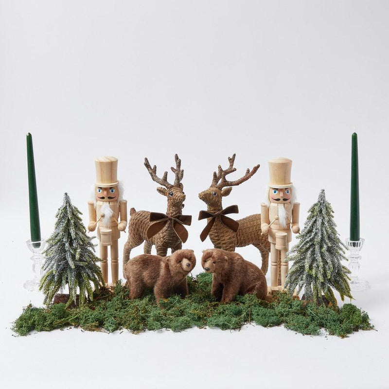 Make each holiday meal a celebration of warmth with the Natural Wood Nutcracker Pair, a perfect addition to create a cozy and inviting Christmas atmosphere.