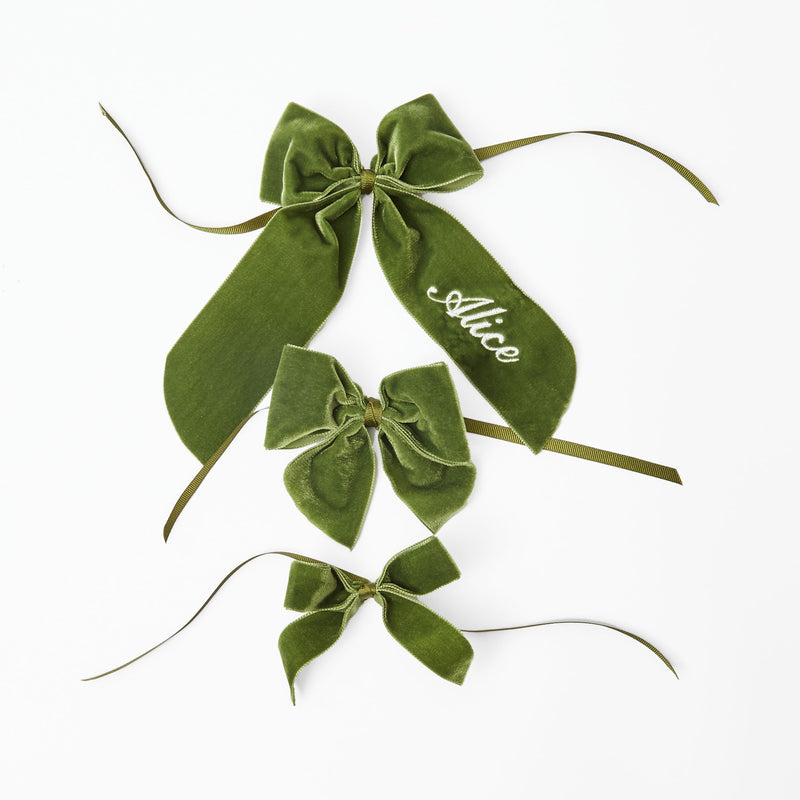 Introduce grace to your table with Mrs. Alice's Forest Green Velvet Napkin Bows. This set of 4 is a dance of elegance for your dining occasions.